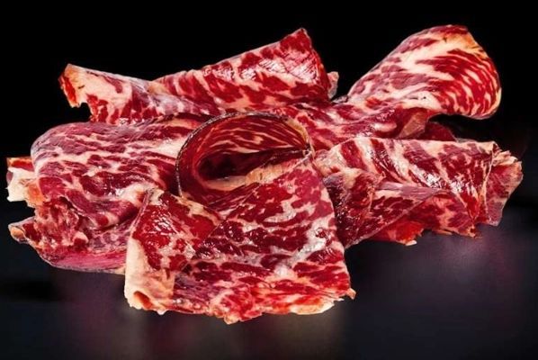 whisky  AKASHI  avec met au Caviar de boeuf Wagyu